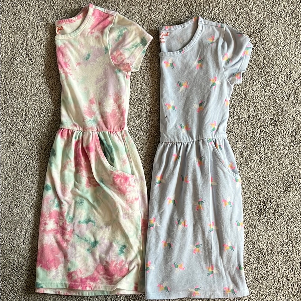 Bundle of 2 Cat & Jack short sleeve dresses with pockets